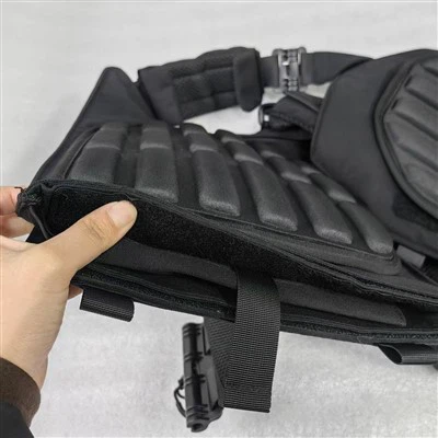 가장 가벼운 방탄 조끼를 만드는 재료는 무엇입니까?